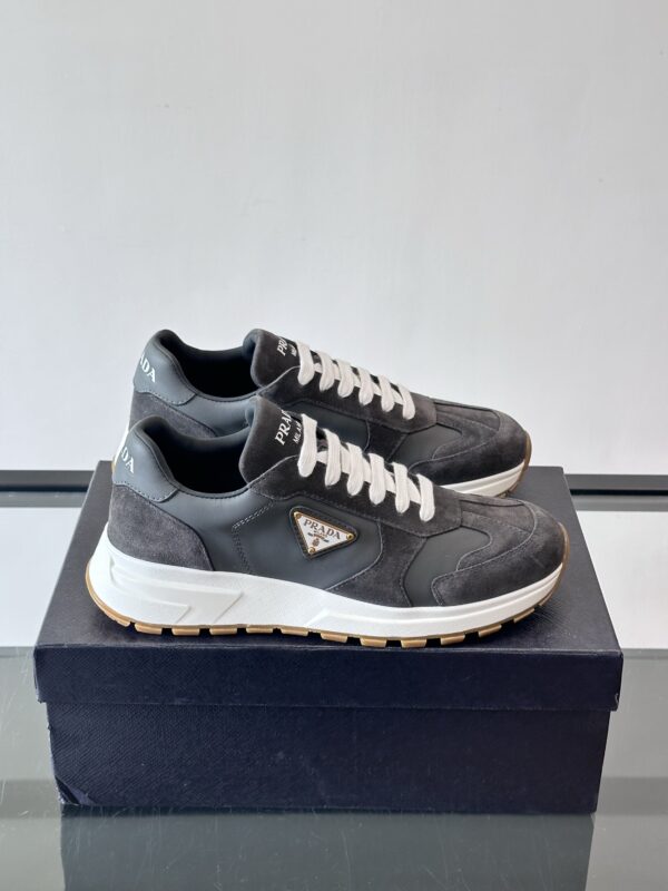 Prada authentic quality sneakers 2025