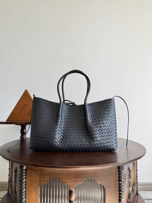 Bottega Veneta bag authentic quality 2025