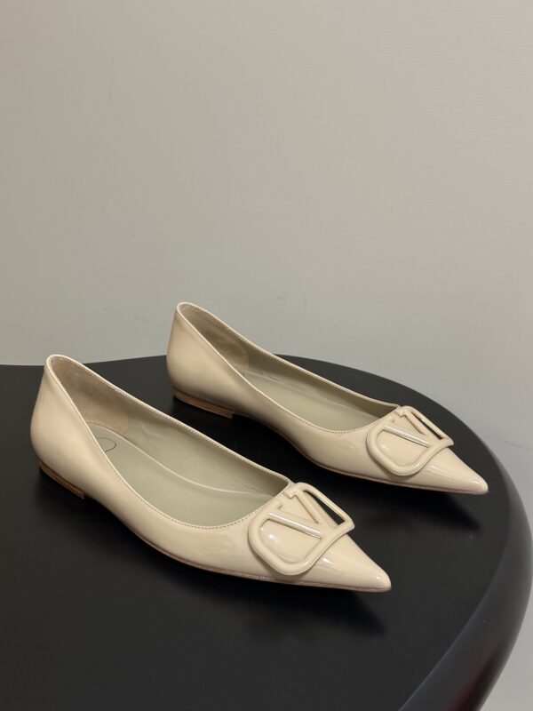 Valentino authentic quality shoes 2025