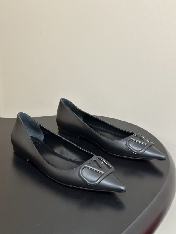 Valentino authentic quality shoes 2025