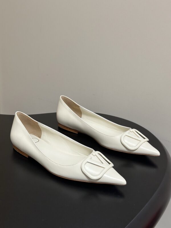 Valentino authentic quality shoes 2025