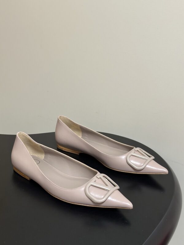 Valentino authentic quality shoes 2025