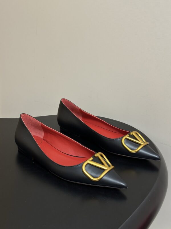 Valentino authentic quality shoes 2025