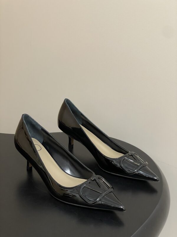 Valentino authentic quality shoes 2025