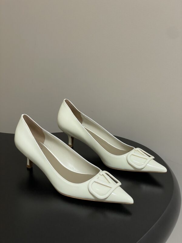 Valentino authentic quality shoes 2025