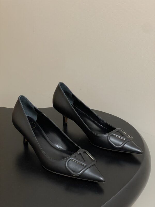 Valentino authentic quality shoes 2025