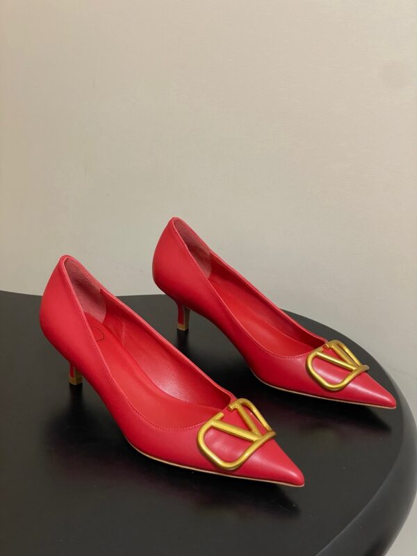 Valentino authentic quality shoes 2025