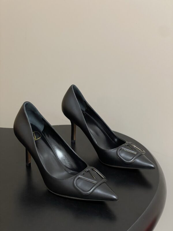 Valentino authentic quality shoes 2025