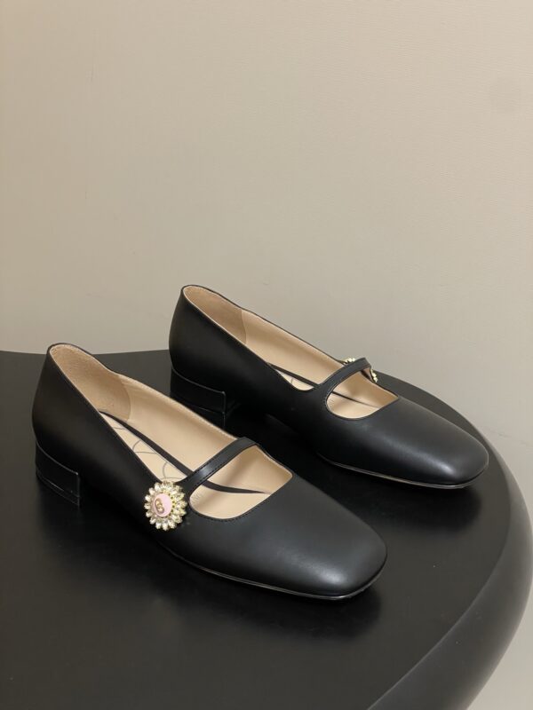 Valentino authentic quality shoes 2025