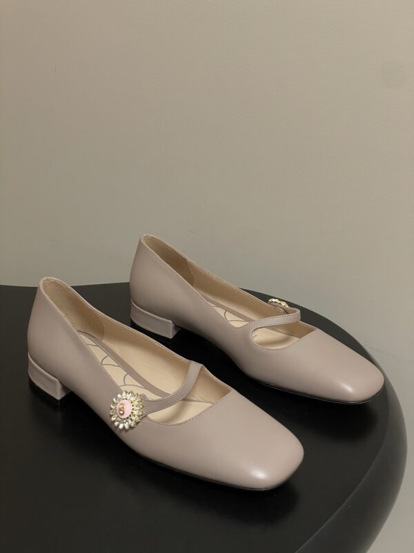 Valentino authentic quality shoes 2025