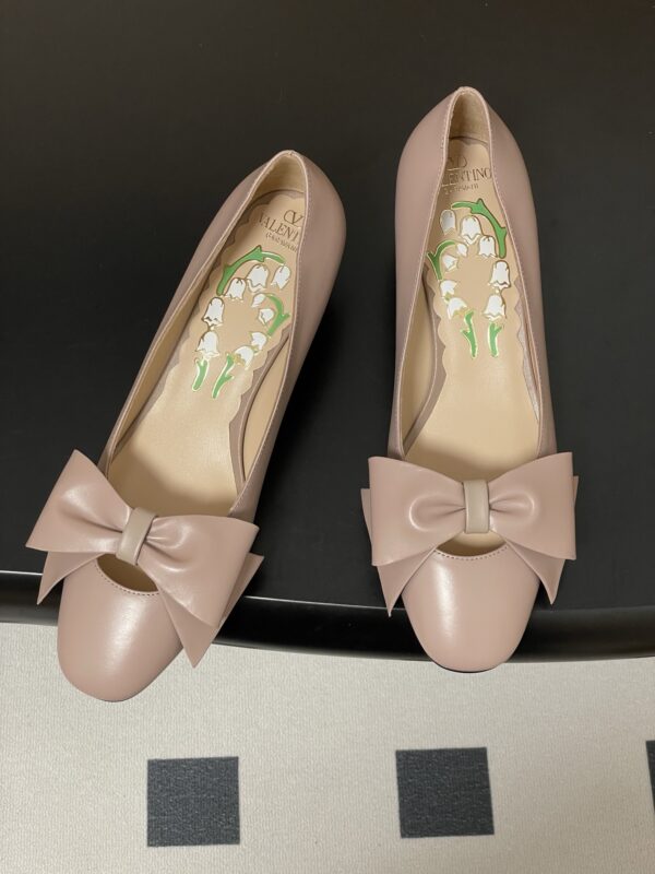 Valentino authentic quality shoes 2025