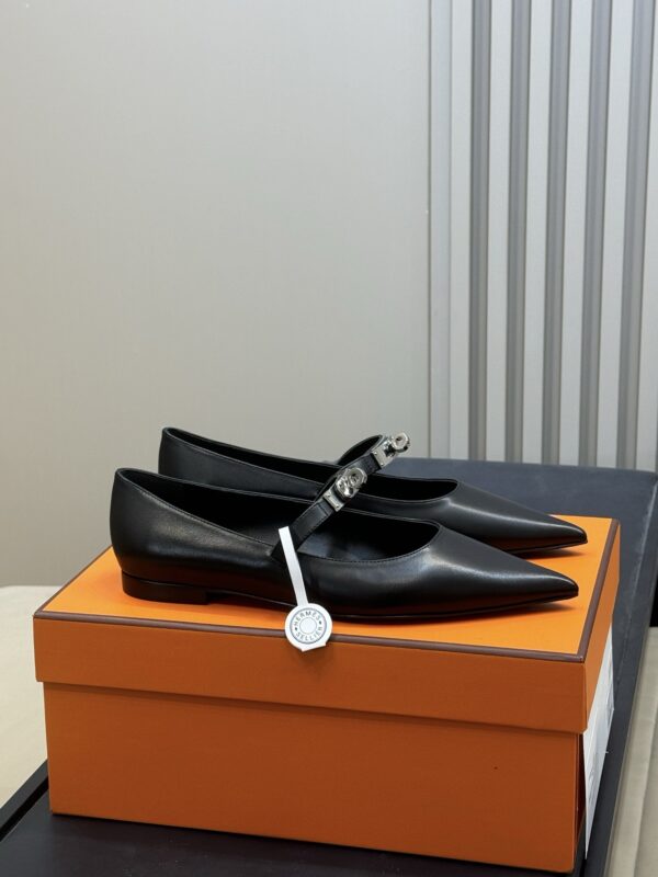 Hermes authentic quality shoes 2025