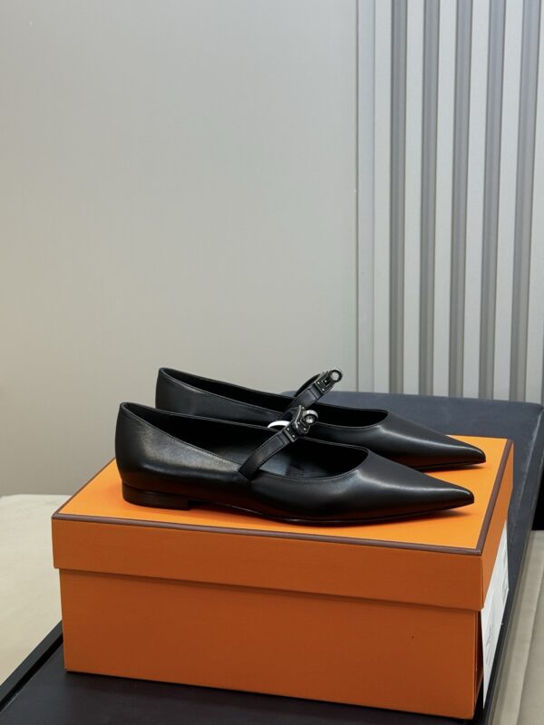 Hermes authentic quality shoes 2025