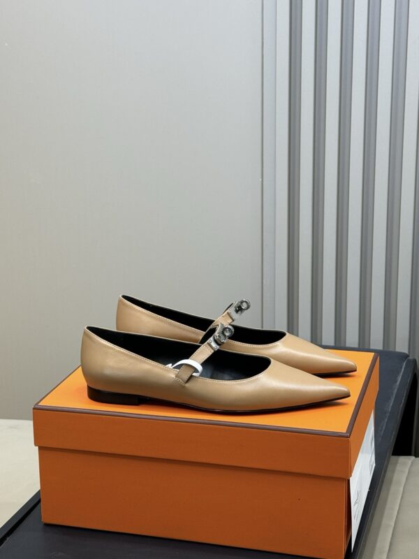 Hermes authentic quality shoes 2025