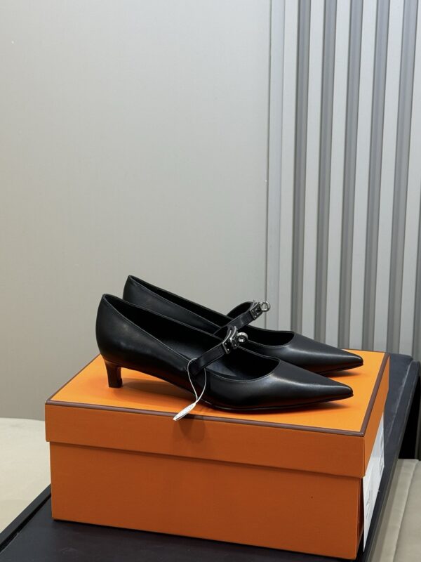 Hermes authentic quality shoes 2025