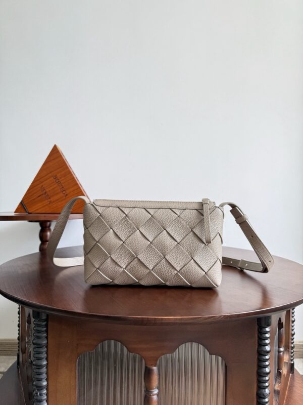 Bottega Veneta bag authentic quality 2025