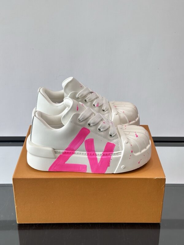 Louis Vuitton authentic quality sneakers 2025