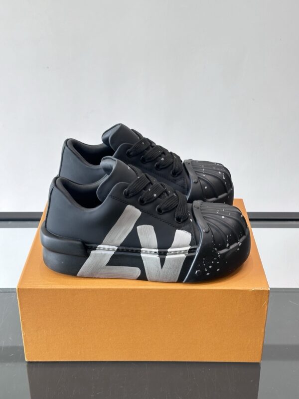 Louis Vuitton authentic quality sneakers 2025