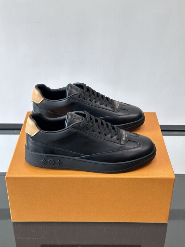 Louis Vuitton authentic quality sneakers 2025