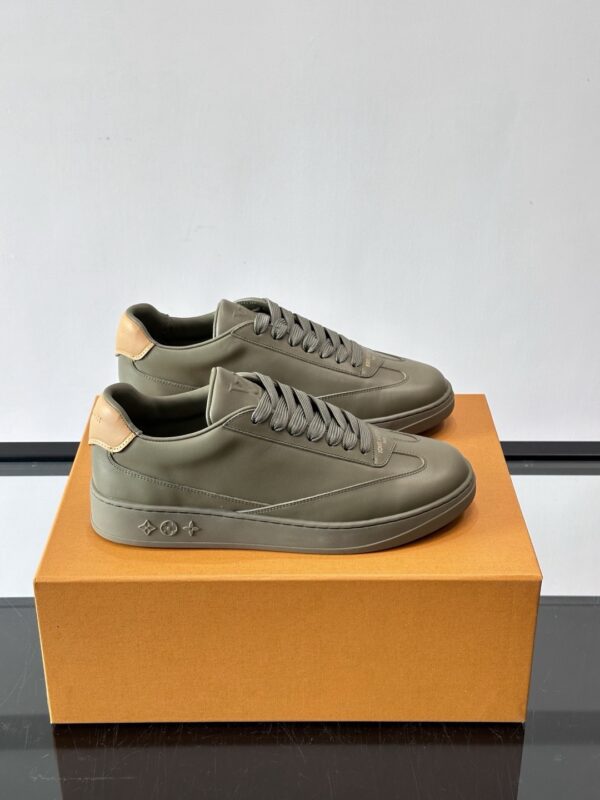 Louis Vuitton authentic quality sneakers 2025