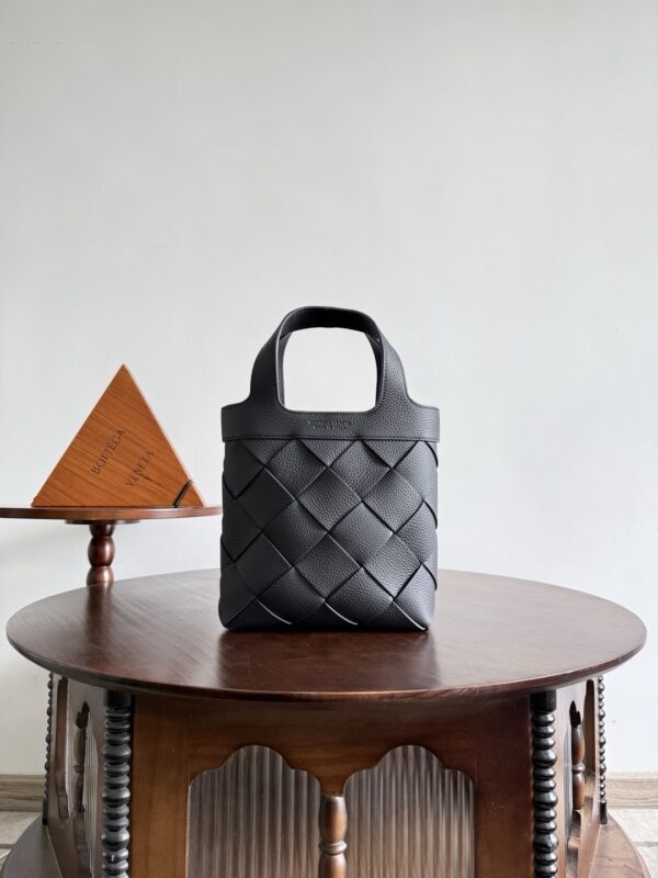 Bottega Veneta bag authentic quality 2025