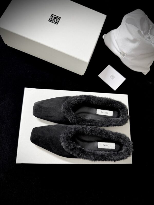 Toteme authentic quality shoes 2025