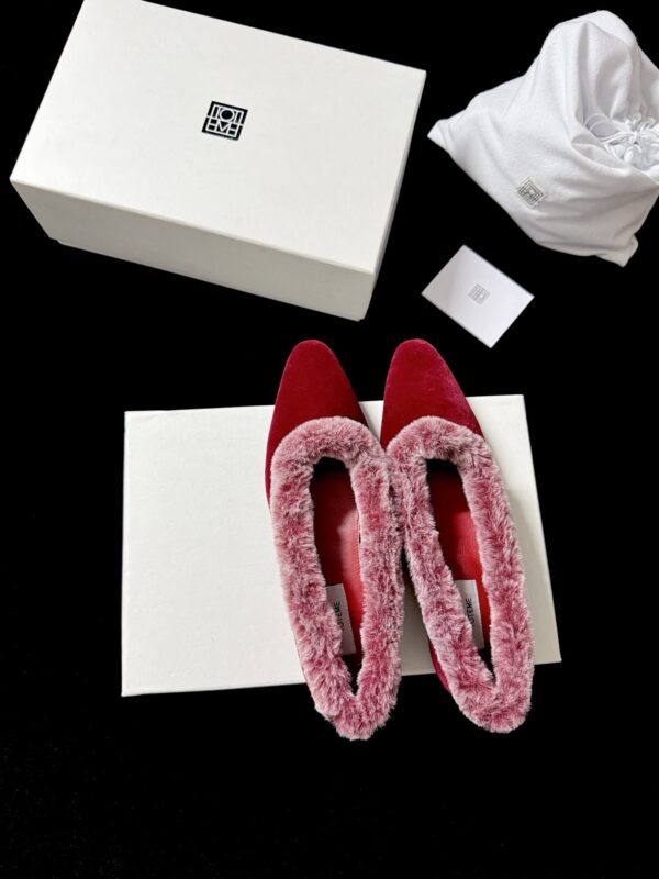 Toteme authentic quality shoes 2025