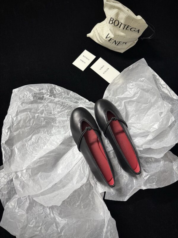 Bottega Veneta authentic quality shoes 2025