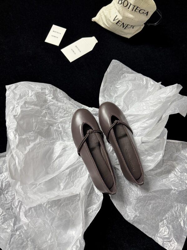 Bottega Veneta authentic quality shoes 2025