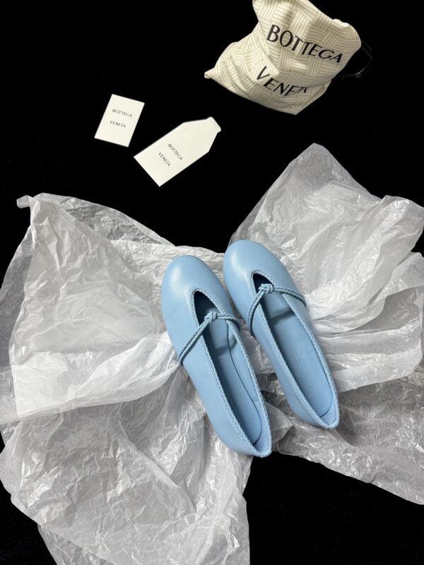 Bottega Veneta authentic quality shoes 2025