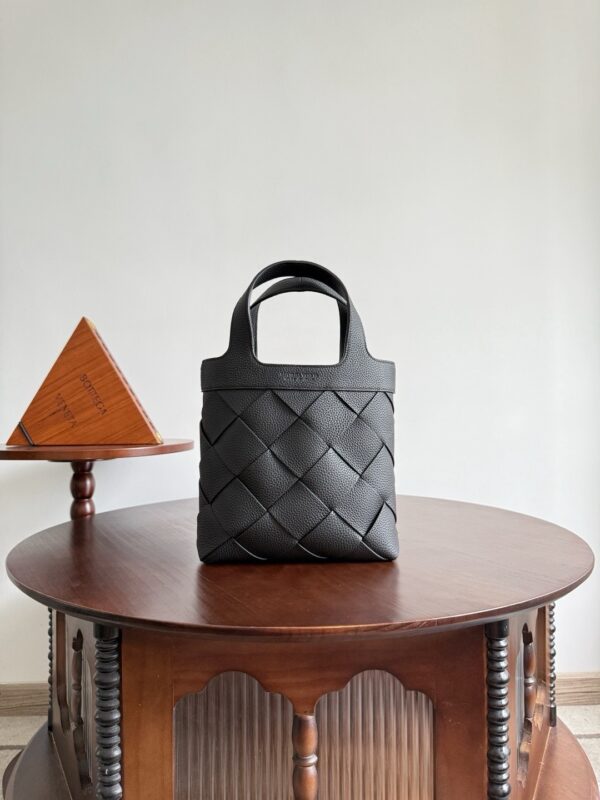 Bottega Veneta bag authentic quality 2025