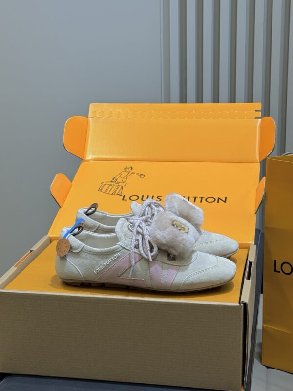 Louis Vuitton authentic quality sneakers 2025