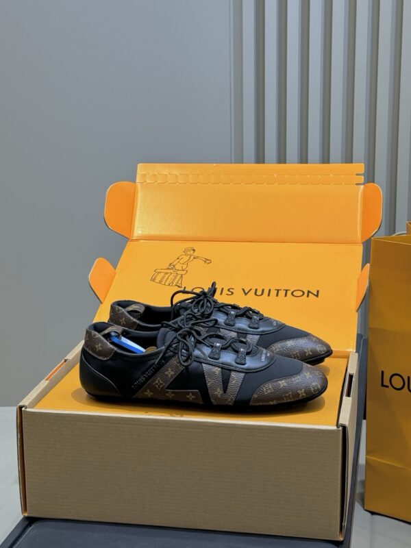 Louis Vuitton authentic quality sneakers 2025