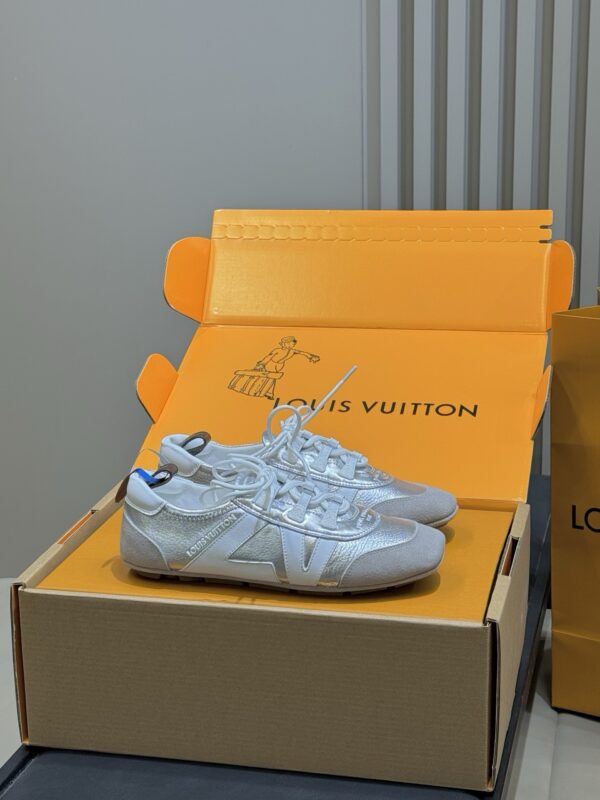 Louis Vuitton authentic quality sneakers 2025