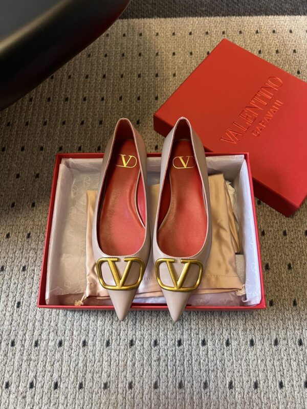 Valentino authentic quality shoes 2025