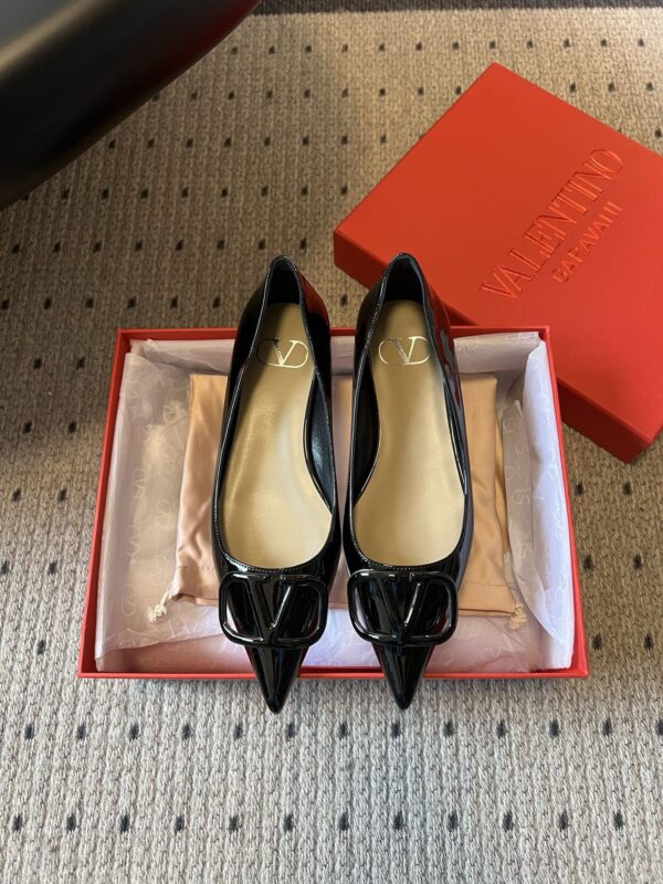 Valentino authentic quality shoes 2025