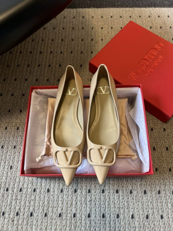 Valentino authentic quality shoes 2025