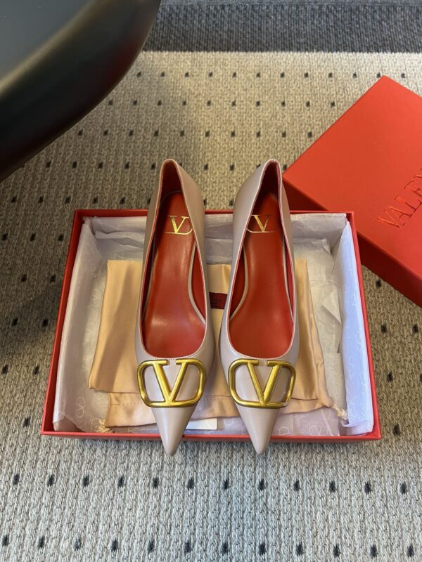 Valentino authentic quality shoes 2025