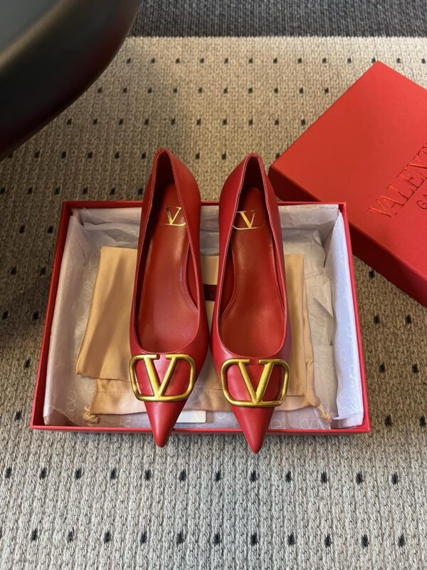 Valentino authentic quality shoes 2025