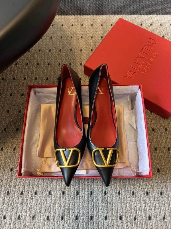 Valentino authentic quality shoes 2025
