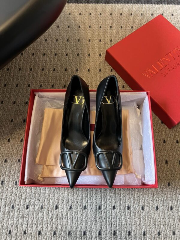 Valentino authentic quality shoes 2025