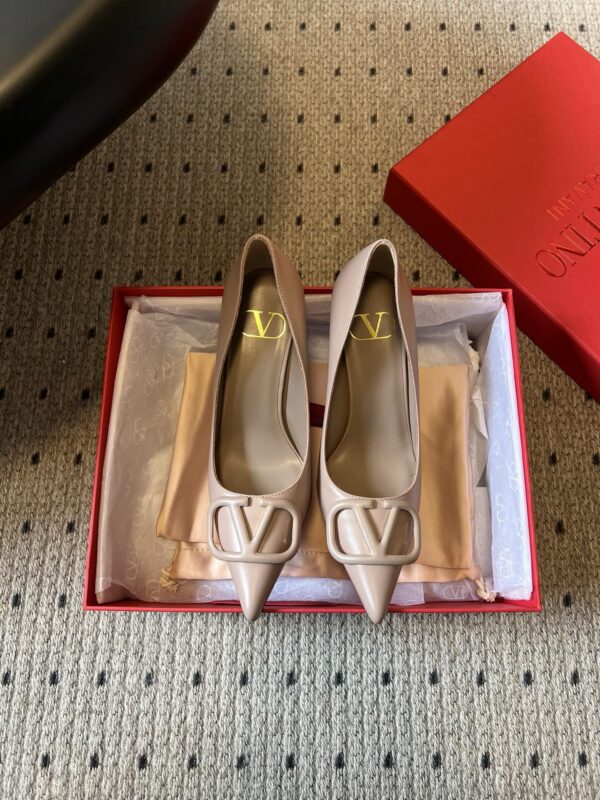 Valentino authentic quality shoes 2025