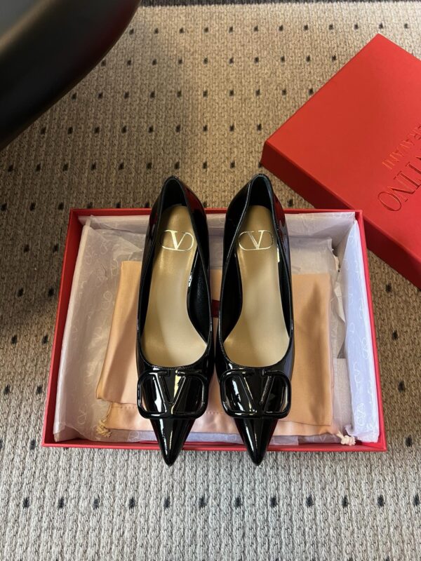 Valentino authentic quality shoes 2025