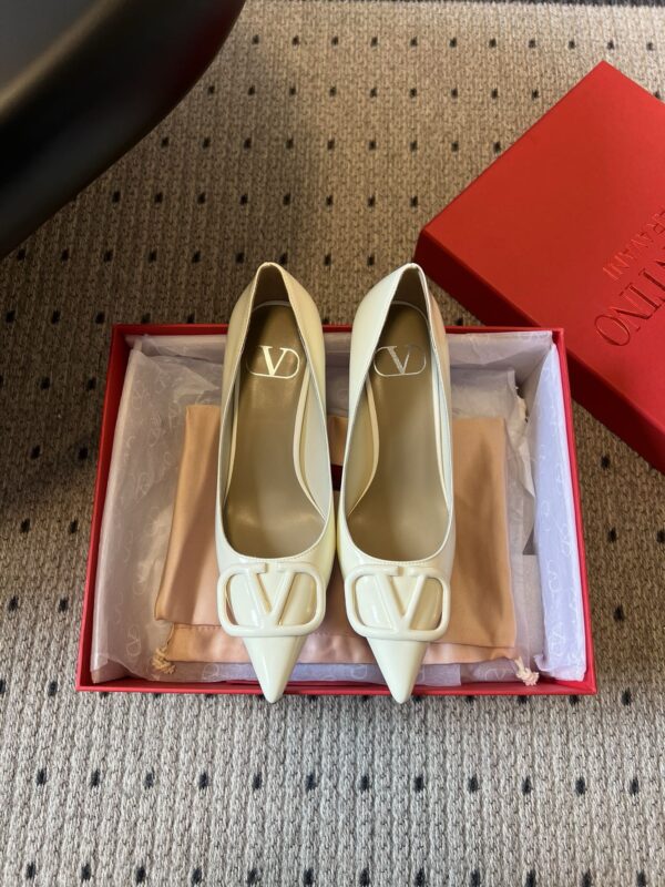 Valentino authentic quality shoes 2025