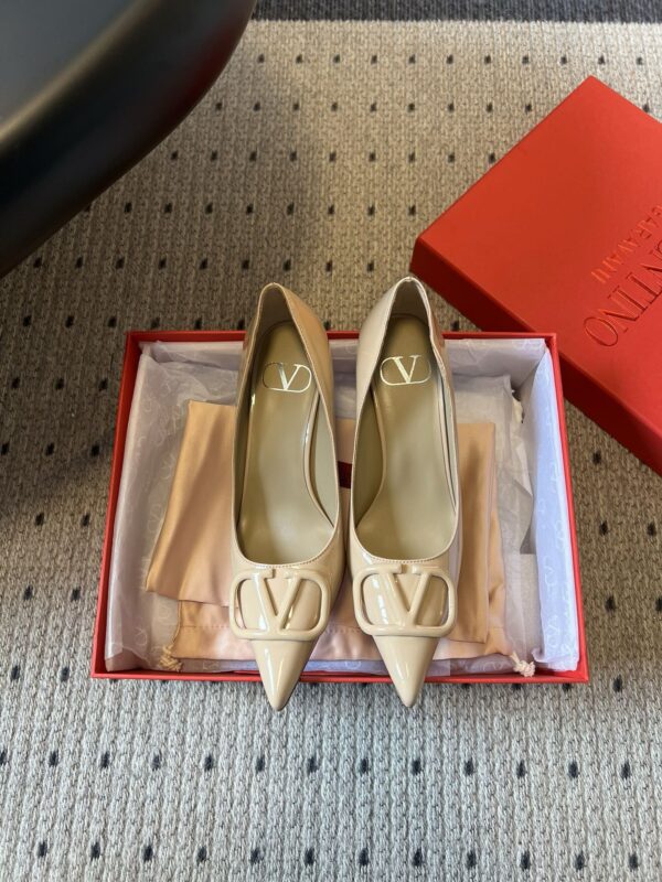 Valentino authentic quality shoes 2025