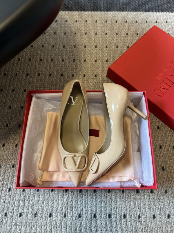 Valentino authentic quality shoes 2025