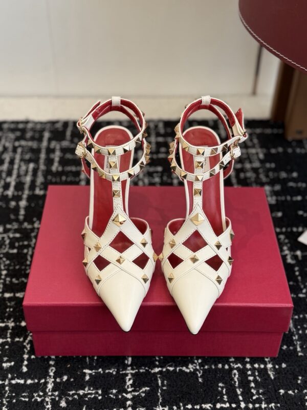 Valentino authentic quality shoes 2026