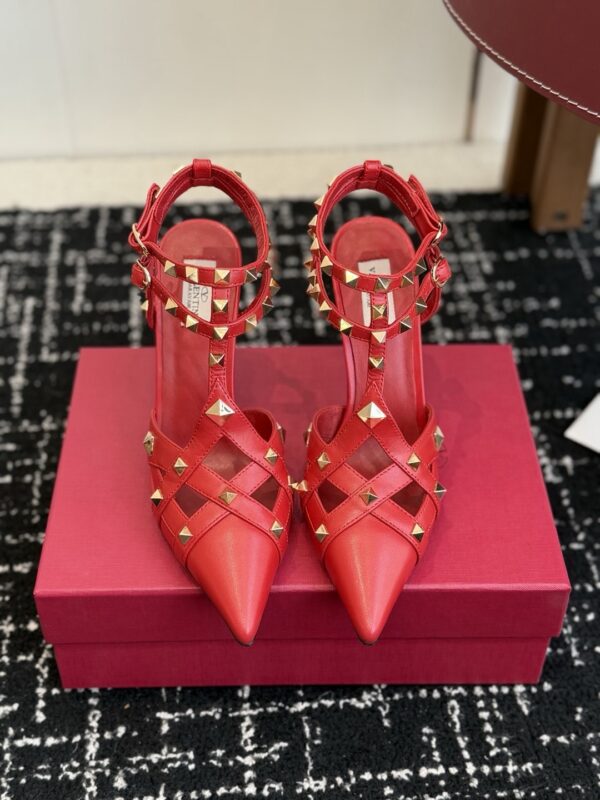 Valentino authentic quality shoes 2026