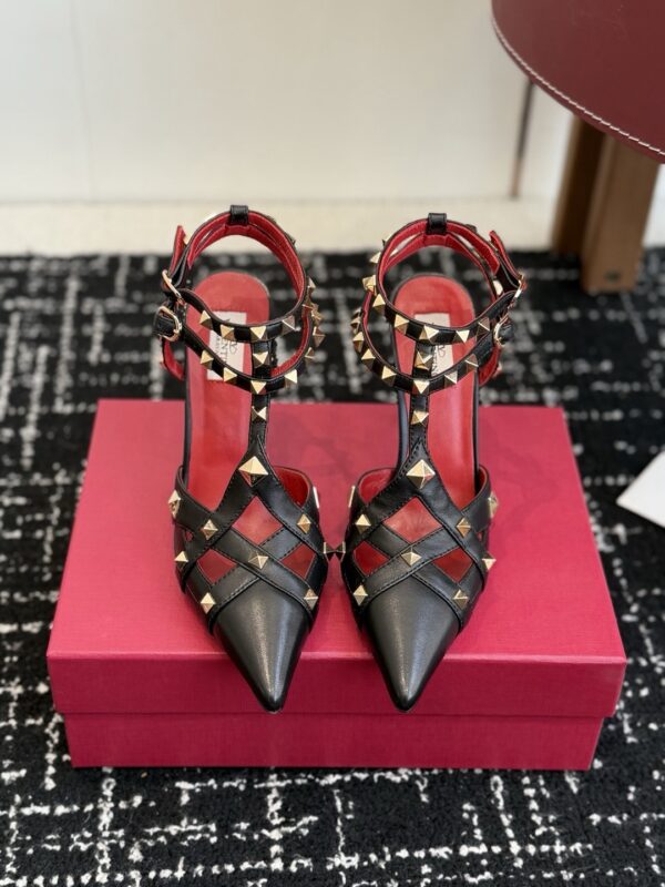 Valentino authentic quality shoes 2026