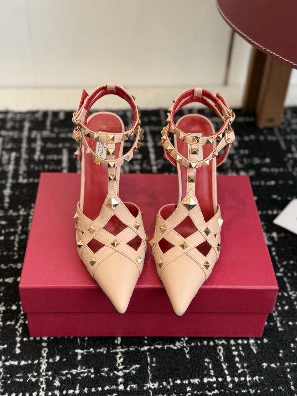 Valentino authentic quality shoes 2026